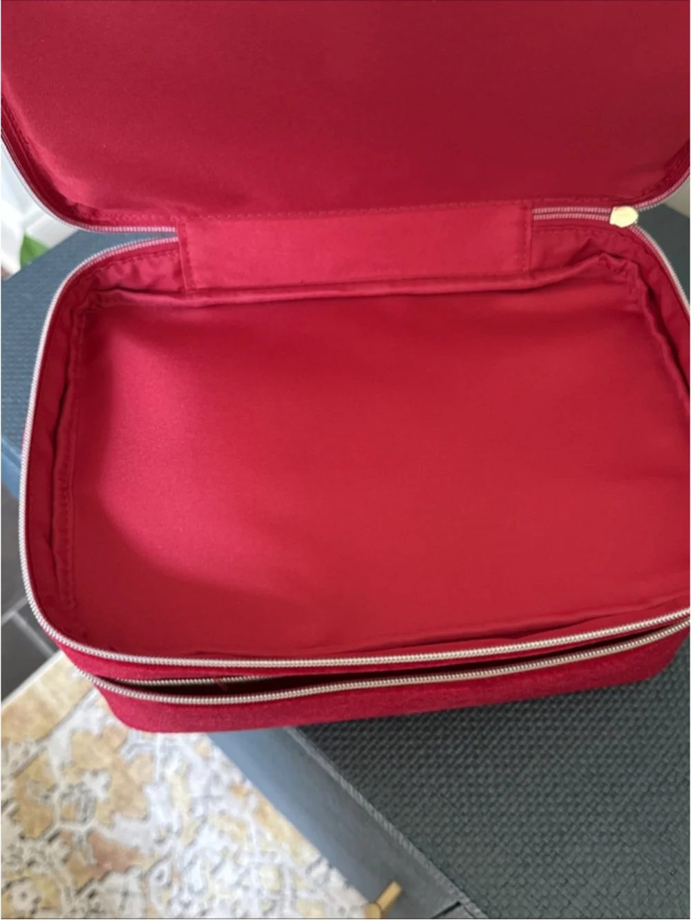Estee Lauder Red Velvet Bow Accented Cosmetic Makeup Bag Travel Case NWOT
